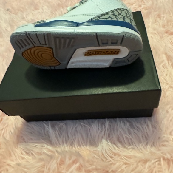 Jordans - Picture 2 of 3